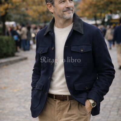 ネイビージャケット×アイボリーニットで作る、軽やかな大人の休日スタイル